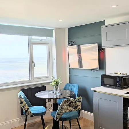 The Seaview Lookout - With Free Parking 스카버러