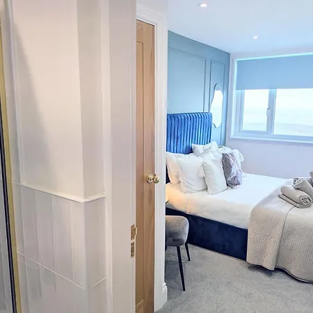 The Seaview Lookout - With Free Parking 스카버러